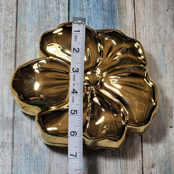 Gold Flower Clutch Bag. - Picture 9 of 10